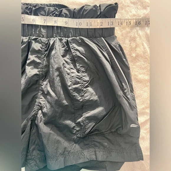 Fabletics Ultra High Waisted Piped Short in Black Size Small - Picture 5 of 8